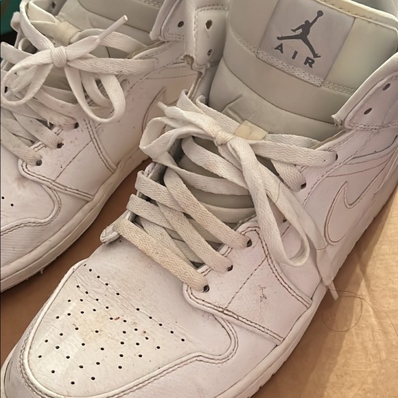 Lightly used, Jordan 1’s size 11.5- great condition and I Can send more photos - Picture 7 of 10